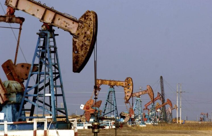 Texas: el petróleo cae 6.64 % por temor a guerra comercial