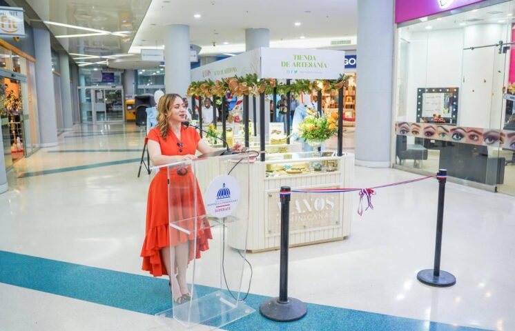 Gloria Reyes lleva a la FITUR marca artesanal de Supérate