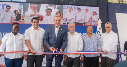 Presidente Luis Abinader junto a Fellito Suberví entrega saneada cañada Cachón Oeste en Santo Domingo Este