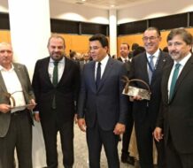 El ministro dominicano supera a sus colegas en dinamismo en Fitur