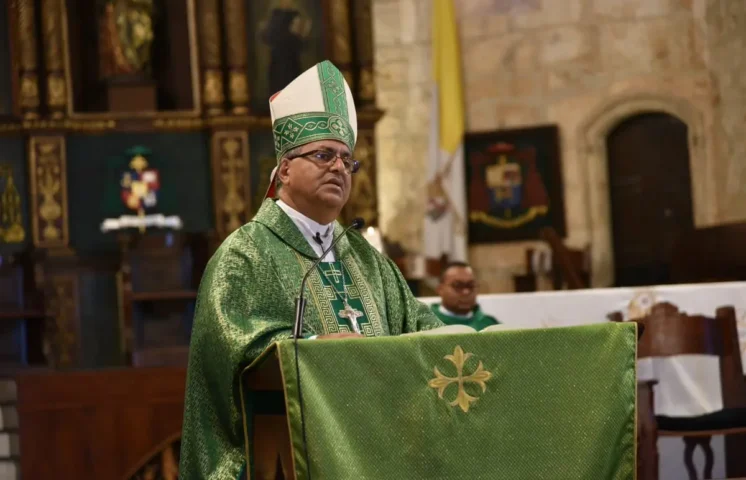 Monseñor Benito Ángeles bajo investigación por presunta agresión sexual a una menor, informa medio español