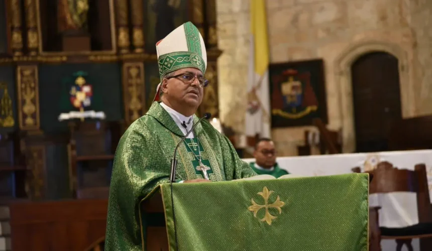 Monseñor Benito Ángeles bajo investigación por presunta agresión sexual a una menor, informa medio español