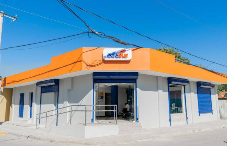 Edesur pone en funcionamiento puntos expresos inclusivos para atender clientes en Vicente Noble y Tamayo