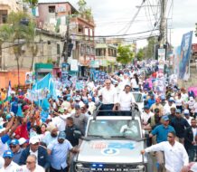 Abinader encabeza caravana en Los Alcarrizos en apoyo a los candidatos municipales