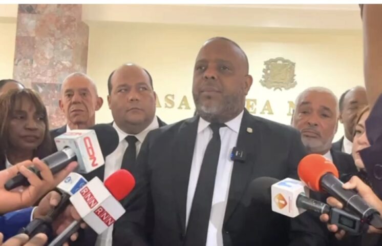 En rechazo a uso de recursos del estado en campaña, legisladores de oposición se ausentan de l la rendición de cuentas del presidente abinader