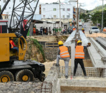 MOPC informa fueron colocadas las vigas sobre nuevo puente unirá a Higüey con La Otra Banda