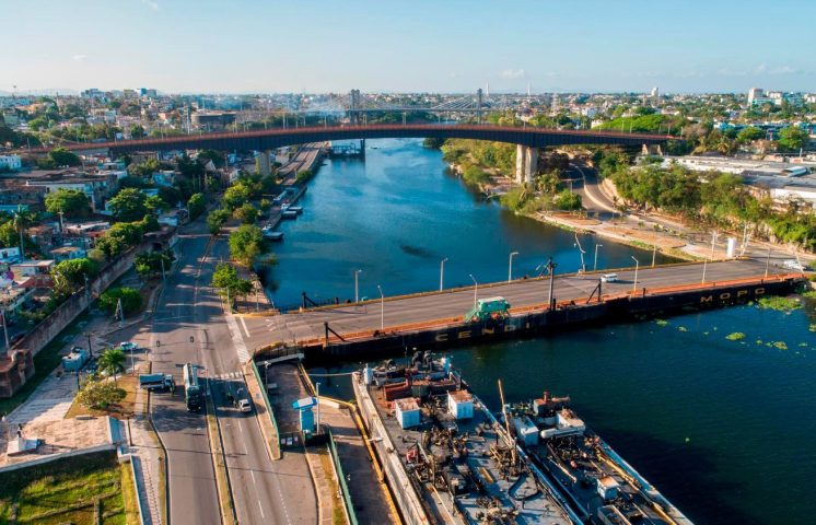 Obras Públicas cerrará este sábado el Puente Flotante por una hora