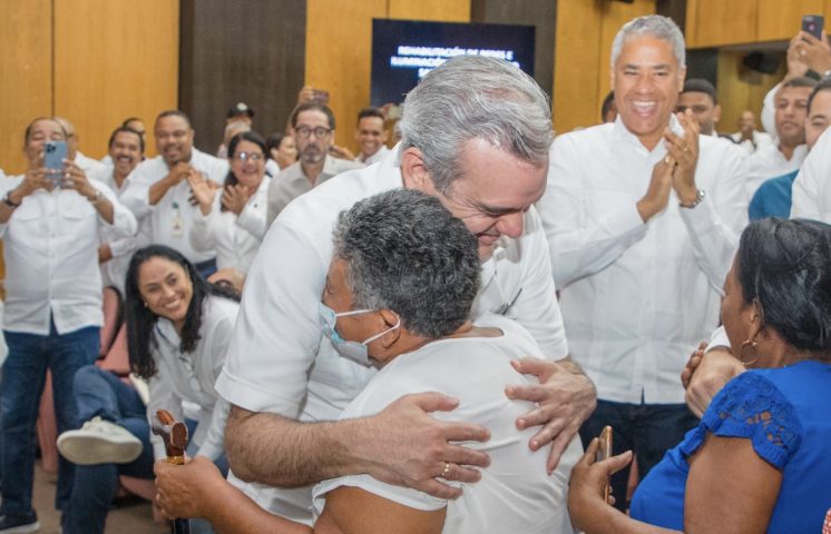 Presidente Abinader inaugurará 8 obras, entregará 800 títulos de propiedad y nuevos apartamentos este fin de semana