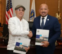 Alcal de Domingo Este y Lawrence, en Boston, firman convenio