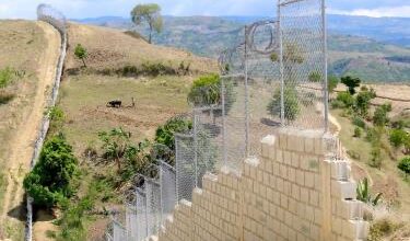 Abinader anuncia están prácticamente concluidas las cuatro fases de la verja fronteriza con Haití