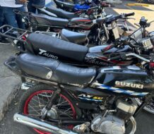 Apresa dos antisociales en Baní a quienes se les ocupa pistola y varias motocicletas robadas