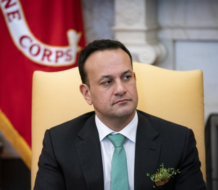 Dimite el primer ministro irlandés, el democristiano Leo Varadkar