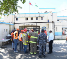 Familiares identifican a presos trasladados tras incendio en penal de La Victoria