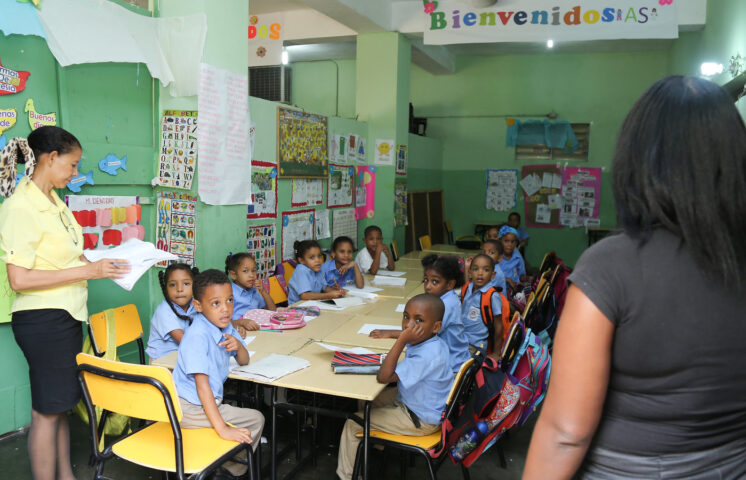 Educación pide reintegración a las aulas este lunes