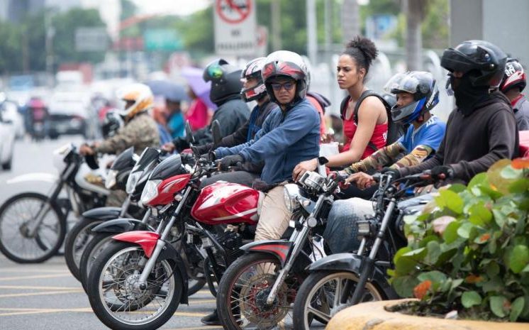 Durante asueto de SS, el COE multó a 4,109 motociclistas por no llevar casco