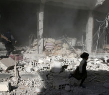 Mueren cinco niños por el derrumbe de un muro en una guardería del noroeste de Siria