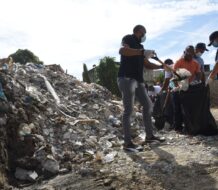 CAASD realiza jornada de limpieza en cañada La 800ta de Los Ríos