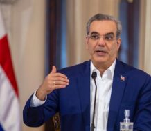 Abinader: “no puede pasar este año sin aprobar modificación a Ley de Contrataciones Públicas”