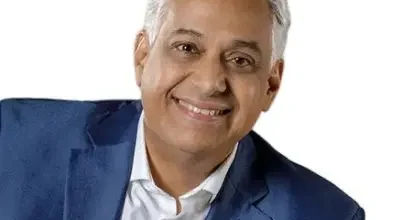 Candidato a diputado por SDE afirma urge reducir déficit del sector eléctrico