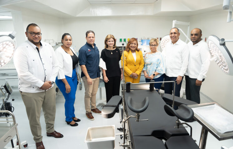 Raquel Peña y Carlos Bonilla entregan segunda fase del Hospital Antonio Musa en SPM