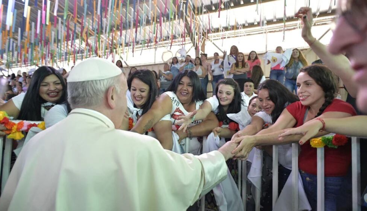 El papa va a cárcel de mujeres de Roma para misa del Jueves Santo