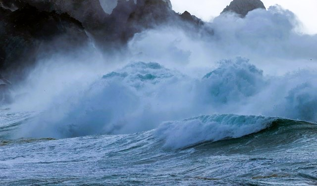 Suben a 4 muertos por el fuerte oleaje en medio de un temporal en España