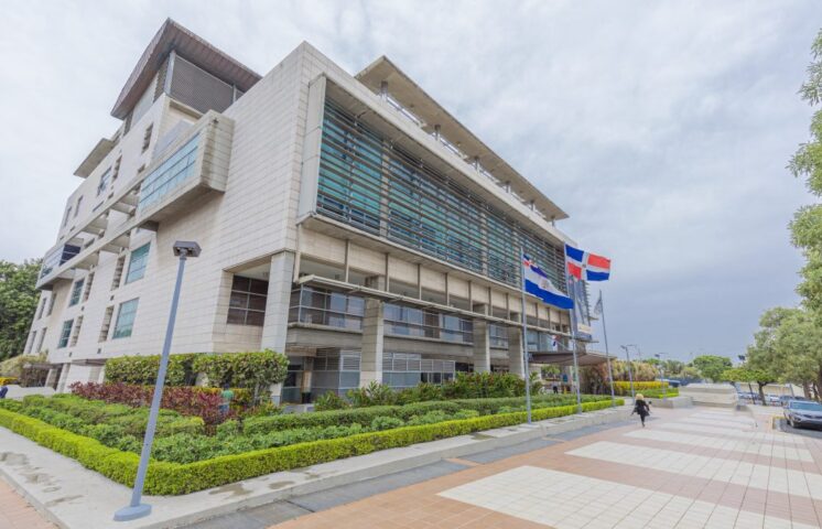 Ministerio Público somete a la justicia y solicita prisión preventiva contra psicólogo que agredió sexualmente a varias niñas en escuelas de Dajabón