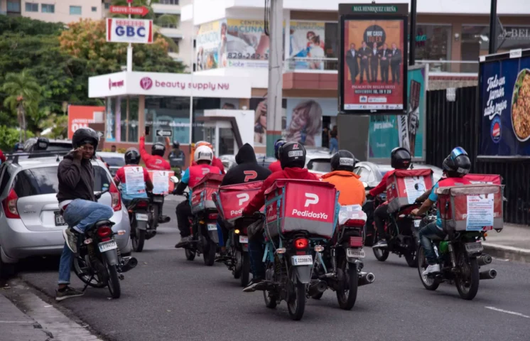 Intrant y “PedidosYa” en busca regularizar motociclistas de entregas a domicilio