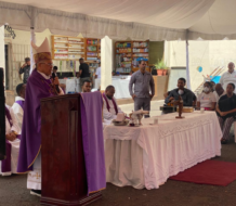 Realizan misa en memoria de reclusos fallecidos en el incendio de La Victoria