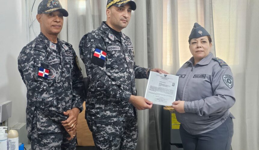 Asume primera mujer como comandante de la penitenciaria La Victoria