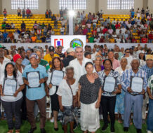 Presidente Abinader entrega 826 títulos de propiedad en Monte Plata