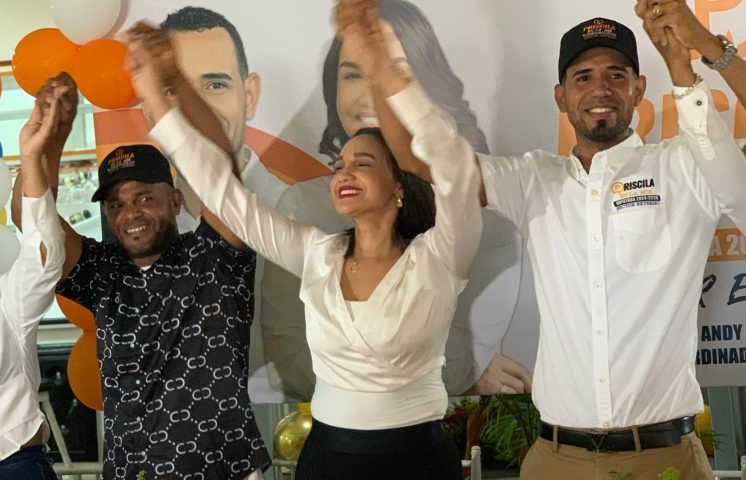 Diputada Priscila D’ Oleo juramenta sector externo en apoyo a su candidatura