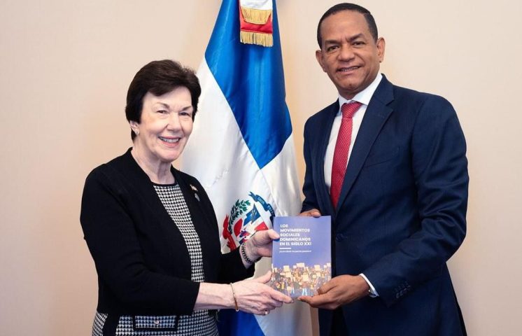 Julio César Valentín viaja a Washington para reunión con embajadora y congresista