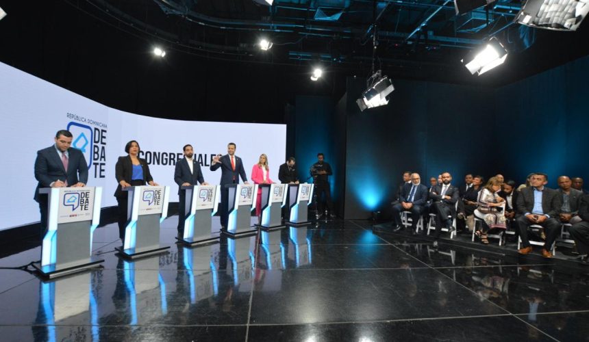 Debate congresual pausa por SS; continúa el 1ero de abril con candidatos senaduría de Santiago