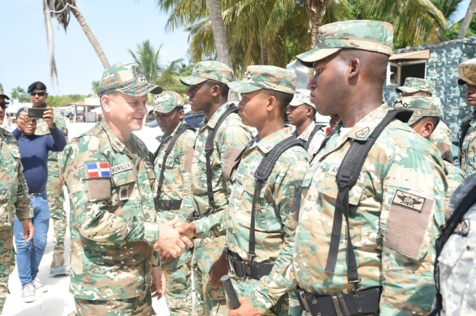 General de la Armada realiza recorrido de supervisión operativo «Semana Santa 2024»