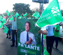 Miembros FP en SDE dan la bienvenida a vacacionistas de SS