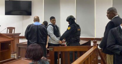 Abogados afirman arma exhibida por El Dotolcito en video no se vincula con caso Joshua