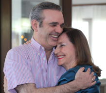 Madre de Abinader está ingresada desde el sábado