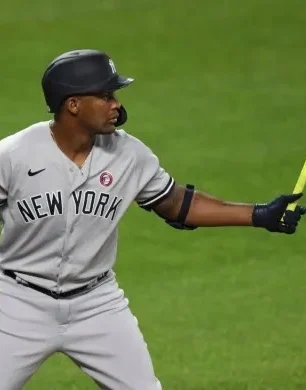 Miguel Andújar lleva con él su bate de Lidom a Grandes Ligas
