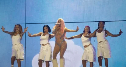 Karol G repasa sus éxitos en RD ante un público entusiasta