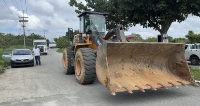 Alcadía SDE acude al llamado de moradores del residencial San Isidro Labrador