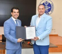 Laboratorio Nacional de Referencia Calidad de Agua Ing. Marco Rodríguez del INAPA recibe acreditación del ODAC