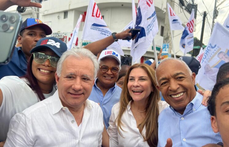 PRM realiza en SDE bandereos simultáneos junto a Carolina Mejía