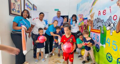 Fundación AIB y Caribbean Cinemas donan juguetes a la Fundación Autismo sin Fronteras