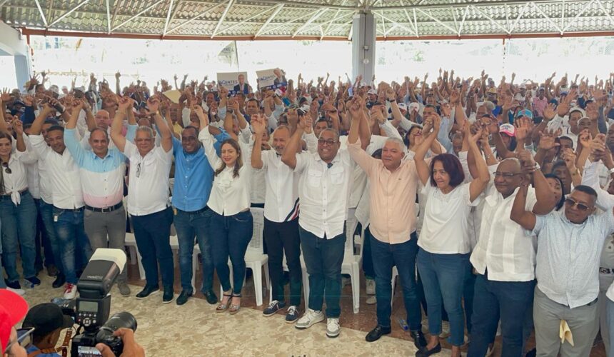 PRM en SDO juramenta dirigencia comando de campaña municipal
