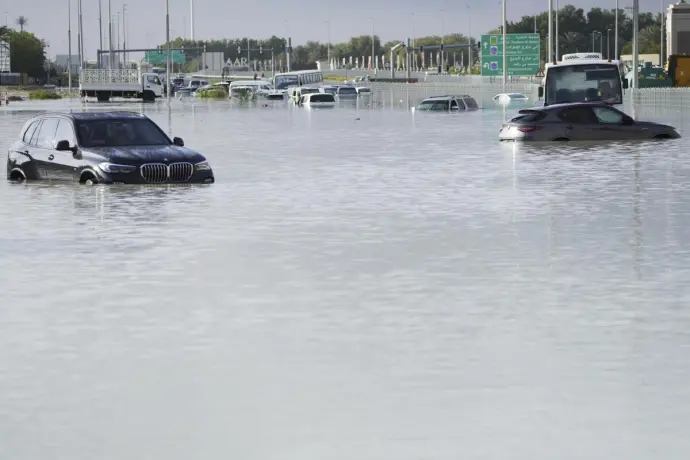 Aeropuerto de Dubái sufre «importantes perturbaciones» por las fuertes lluvias en Emiratos