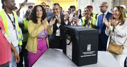 JCE despacha material electoral para las elecciones presidenciales y congresuales en el exterior