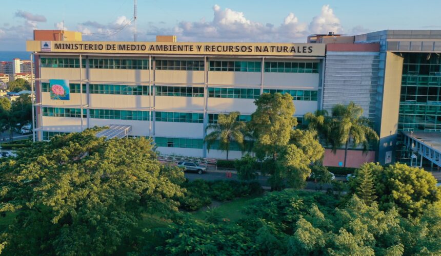 Medio Ambiente mantiene vigilancia en las Dunas de Baní