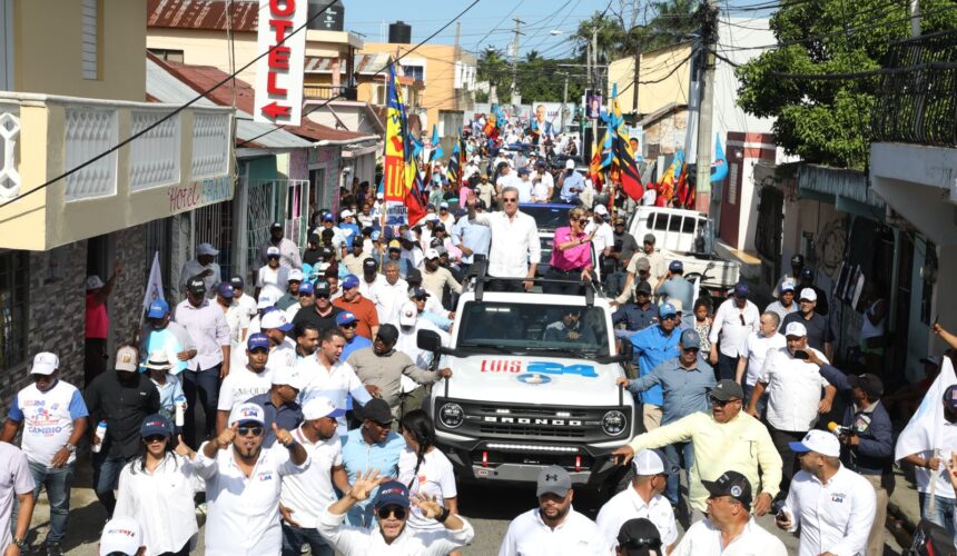 Abinader encabeza marcha caravana en Puerto Plata junto a perremeistas y aliados