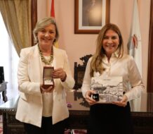  Carolina Mejía se reúne con sus homólogas de Lugo y Santiago de Compostela en España